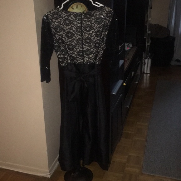 Evening dress - Picture 2 of 4
